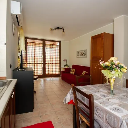 Flora House Apartment *