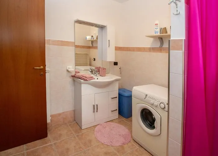 Apartament Flora House *